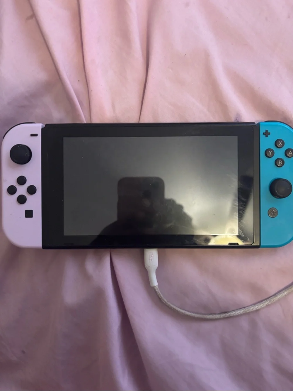 Fully workingNintendo Switch with White Left Joy-Con and Turquoise Right Joy-Con